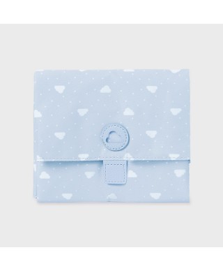 Bolso maternal con accesorios grabado azul de Mayoral